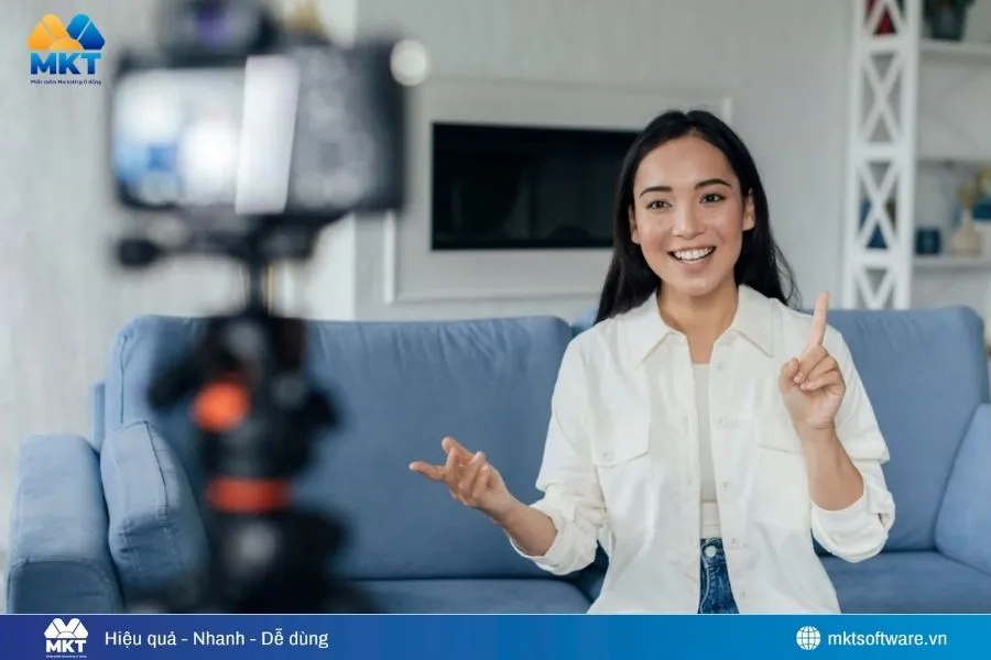 Trang phục khi livestream lịch sự, phù hợp