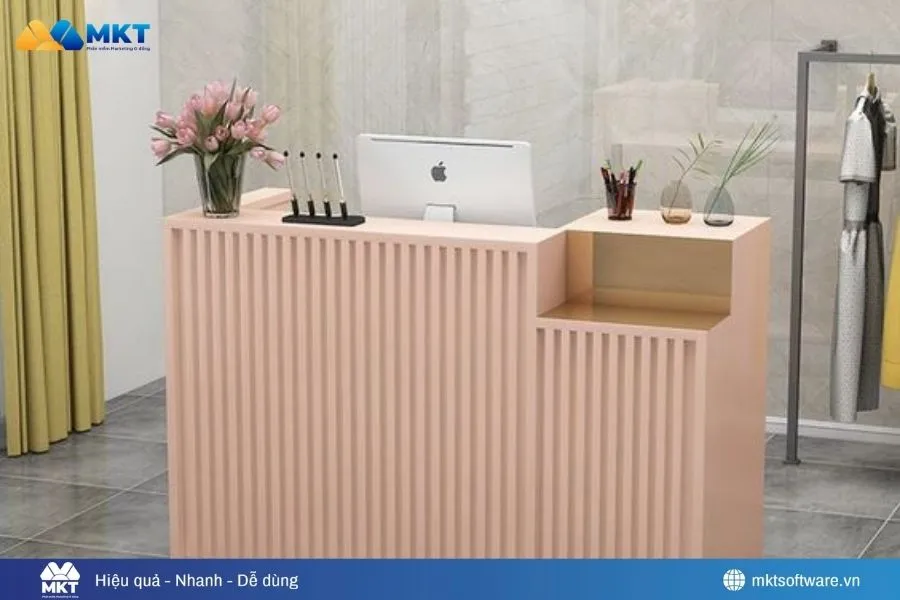 Bày trí quầy thu ngân nên đặt phía bên phải khi nhìn từ trong ra