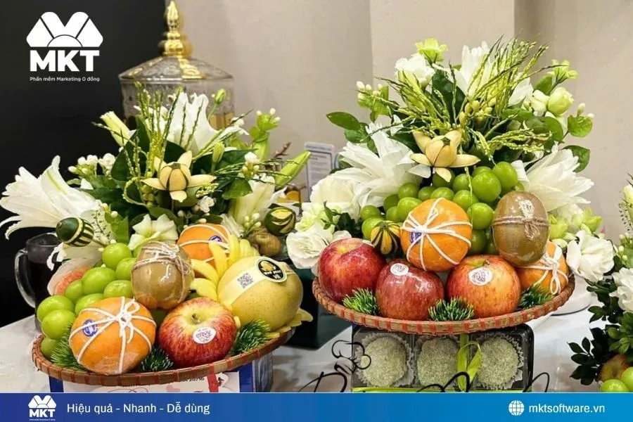 Trái cây chưng Tết và biếu tặng.