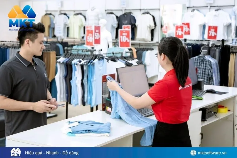 Ra Tết là thời điểm người tiêu dùng mua sắm trang phục mới cho công việc và sinh hoạt