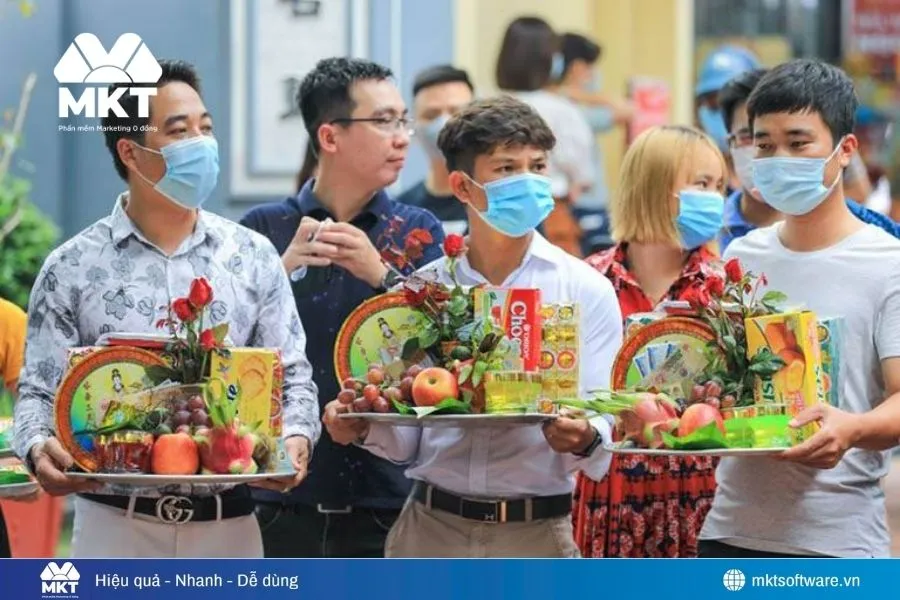 Nhu cầu cúng lễ, đi chùa đầu năm tạo sức mua ổn định sau Tết.